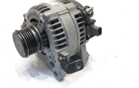 Hyundai Tucson TL Generator/alternator 373002A700