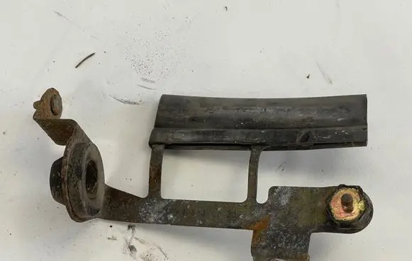 Mercedes-Benz SLK R170 Radiator mount bracket 1705010220