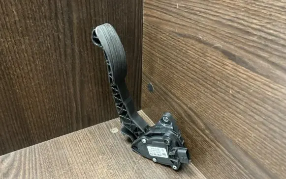 Renault Master III Accelerator throttle pedal 180107523R 6PV00997800