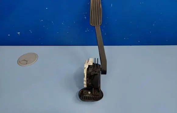 Volvo V70 Accelerator throttle pedal 9496821