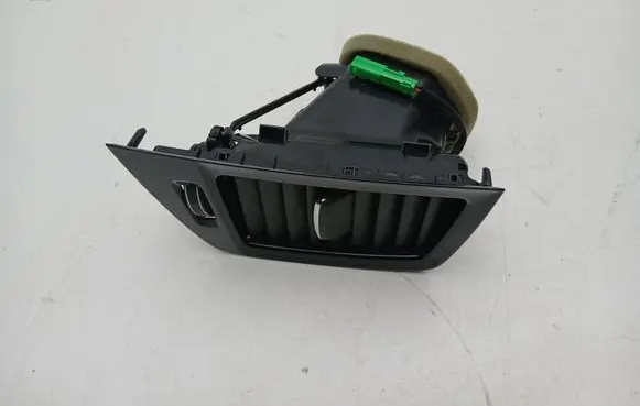Volvo XC90 Dash center air vent grill 32277963