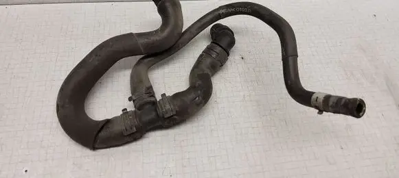 Mercedes-Benz C W203 Engine coolant pipe/hose 38302996
