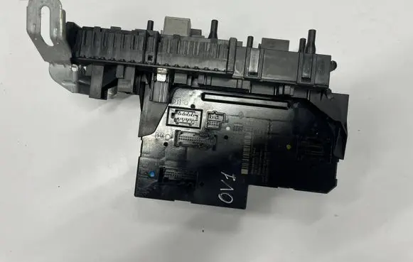 Mercedes-Benz C W204 SAM control unit a2049060305 2049019702 2049060305
