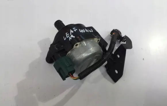 Nissan Leaf II (ZE1) Water pump 215815SA0A