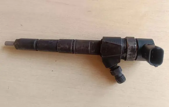 Opel Zafira C Fuel injector 0445110423 55577668