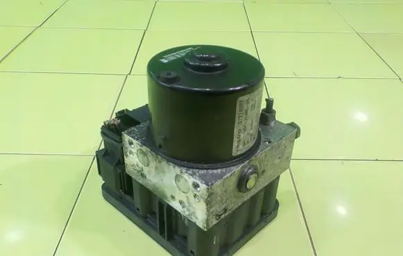 Volvo C30 ABS Pump 4N512C405GC
