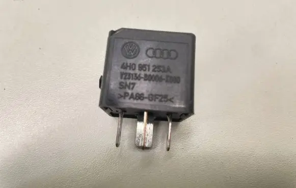 Audi A6 S6 C5 4B Other relay 4H0951253A V23136B0006X000