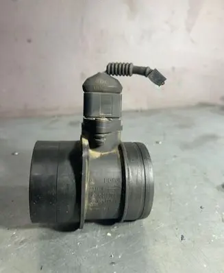 Volkswagen PASSAT B5 Mass air flow meter 074906461 0281002463
