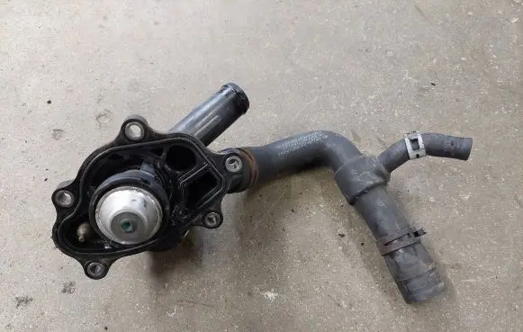 Mercedes-Benz E W212 Thermostat 3161904009 A2712002552
