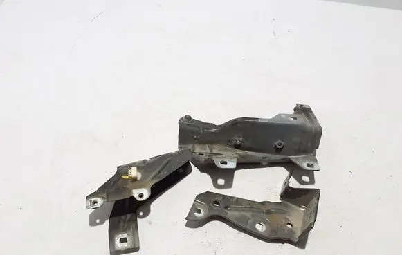 Renault Express Fender mounting bracket 663403621R