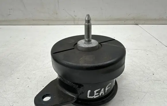 Nissan Leaf II (ZE1) Engine mount bracket