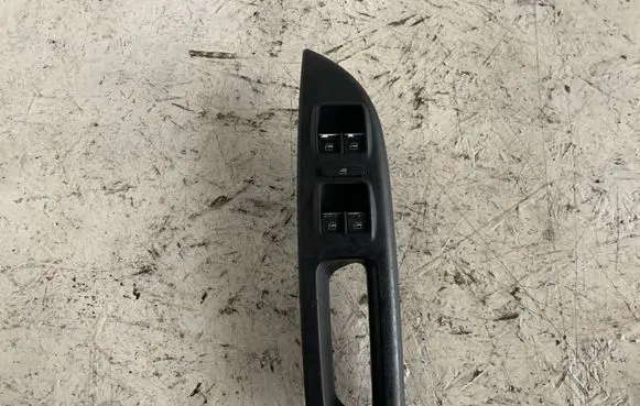 Skoda Octavia Mk2 (1Z) Electric window control switch