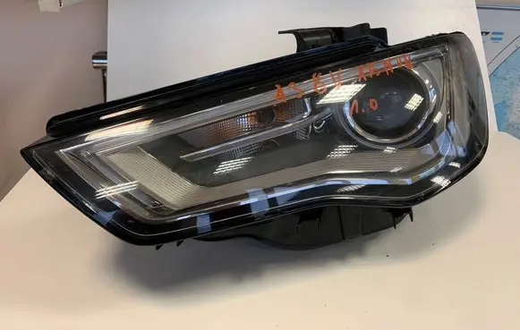Audi A3 S3 8V Headlight/headlamp 8V0941031A