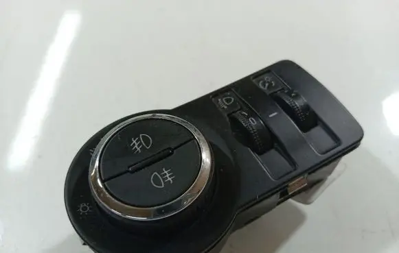 Opel Insignia A Light switch 13268702