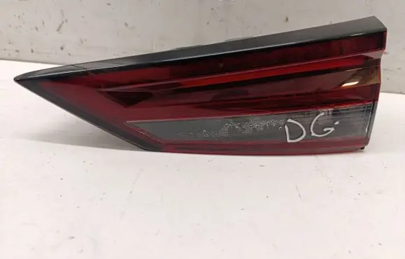 Tailgate rear/tail lights