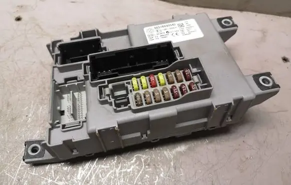 Fiat Punto (199) Fuse module 00518690940 28260591 90420217