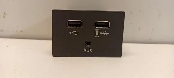 Audi A6 C7 AUX in-socket connector 4G0035736