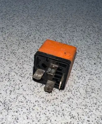 BMW 5 E39 Other relay 1378238