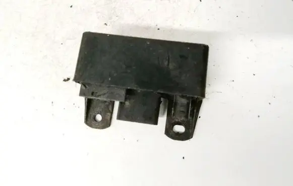 Mercedes-Benz E W210 Glow plug pre-heat relay