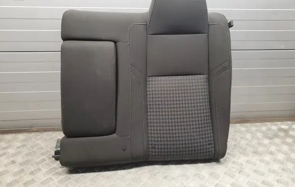 Dodge Challenger Rear seat 