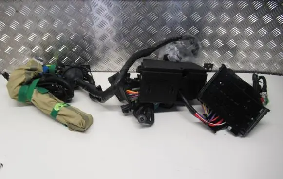 Ford Focus Fuse box set AV6T-14A067-AD