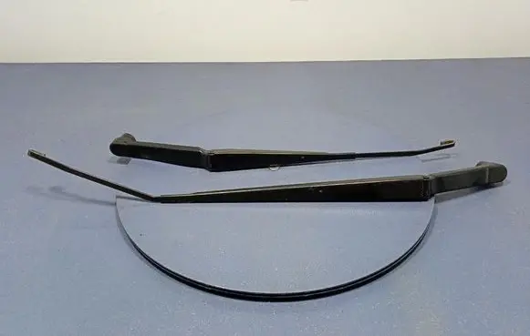 Subaru XV I Front wiper blade arm