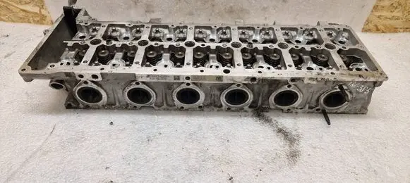 BMW 5 F10 F11 Engine head 850756103