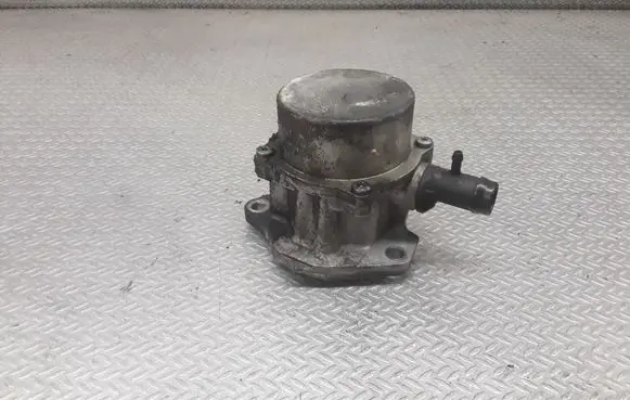 Renault Clio IV Vacuum pump