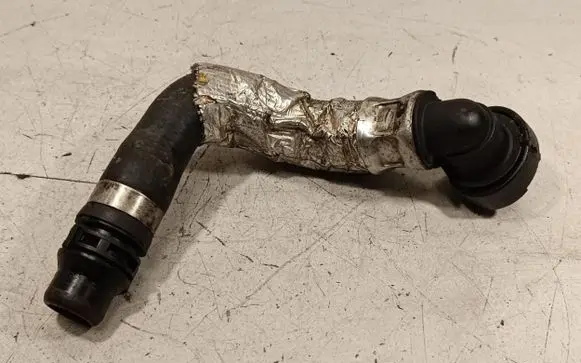 Ford Kuga II Engine coolant pipe/hose DG9318K580