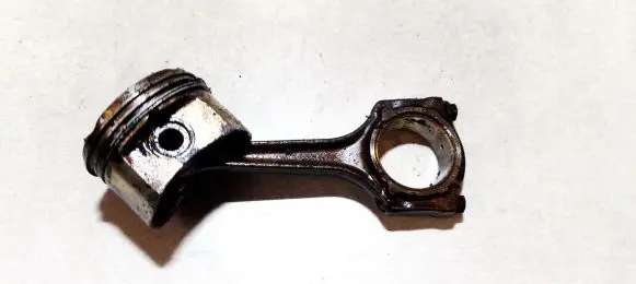 Piston with connecting rod