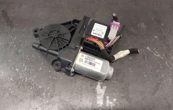 Volkswagen Touran I Front door window regulator motor 1T0959701 1K0959793C