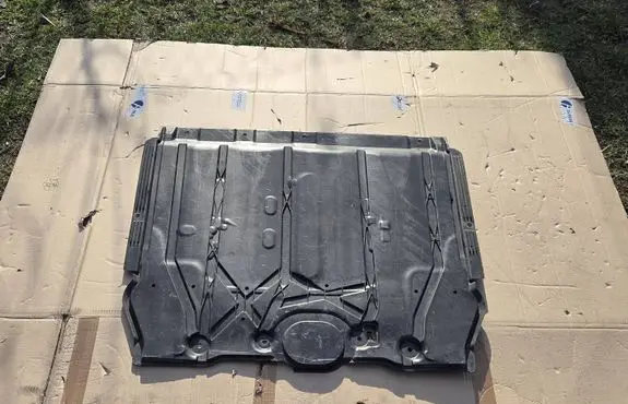 Mercedes-Benz CLA C118 X118 Engine splash shield/under tray A2475200900