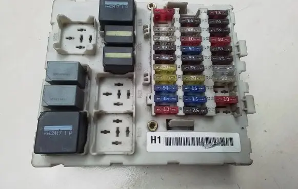 Ford Focus Fuse module 2M5T14A073BD 518273305