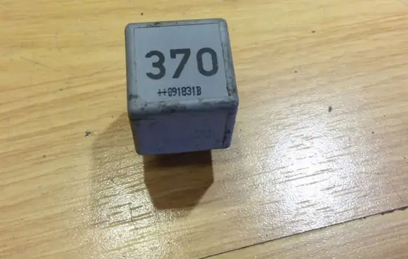 Volkswagen PASSAT B6 Other relay 8D0951253 370