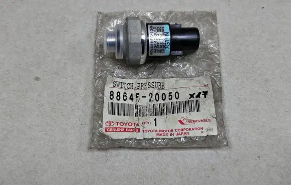 Toyota Camry Air conditioning (A/C) pressure sensor 8864520050