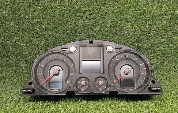 Volkswagen PASSAT B6 Speedometer (instrument cluster) 3C0920960J A2C53144894