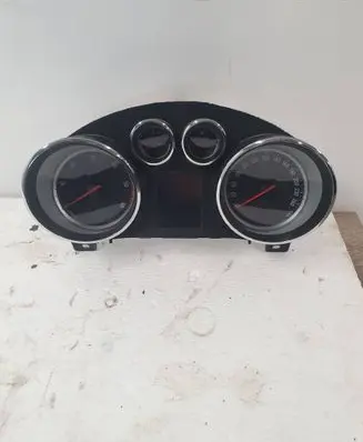 Opel Zafira C Speedometer (instrument cluster) 13374901 ACVR