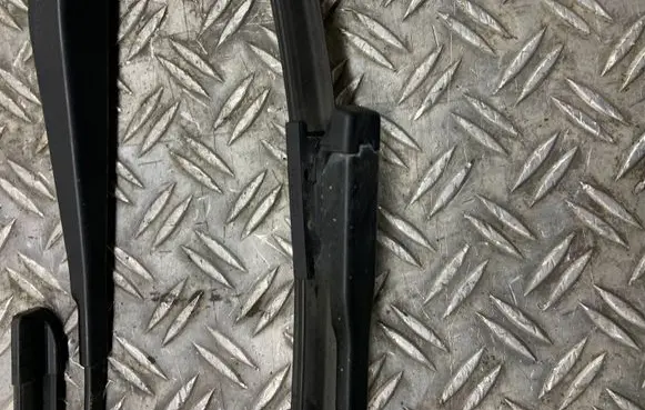 Mercedes-Benz B W245 Front wiper blade arm