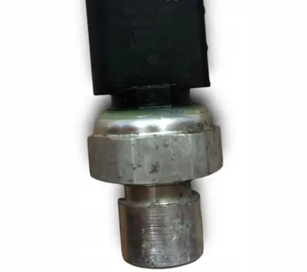 Volkswagen PASSAT B8 Air conditioning (A/C) pressure sensor 5Q0959126A