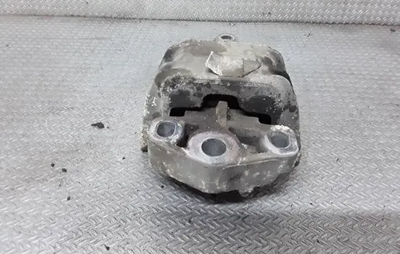 Ford Galaxy Engine mount bracket