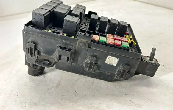 Dodge Charger Fuse module P68304837AD 68304837AD