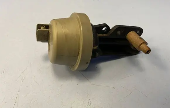 Ford Focus C-MAX Vacuum valve 042796
