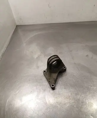 Volvo XC90 Engine mounting bracket 8683286 8649597