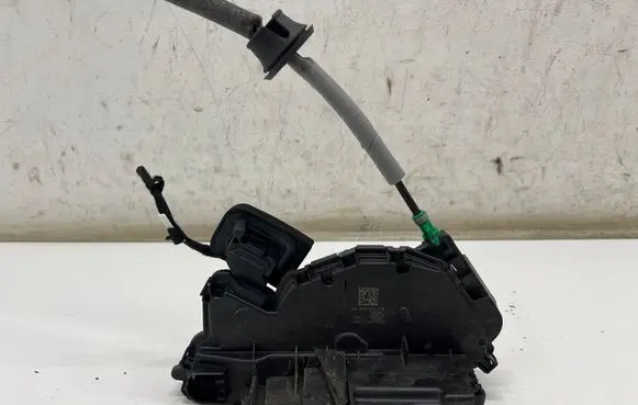 Audi Q3 F3 Front door lock 5TC837016