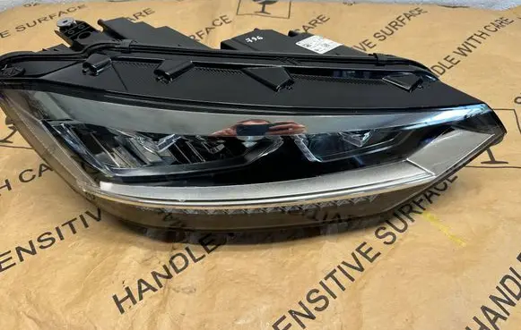 Volkswagen Touran III Headlight/headlamp 5TB941036E 030129923220