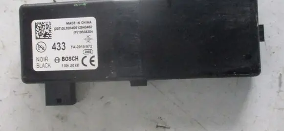 Chevrolet Cruze Door central lock control unit/module P13503204