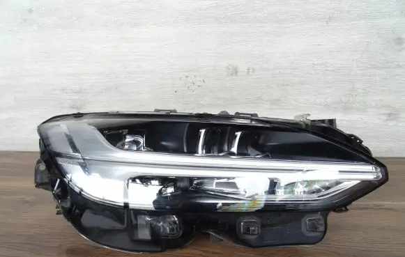 Volvo S90, V90 Headlight/headlamp 31655187