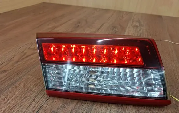 Tailgate rear/tail lights