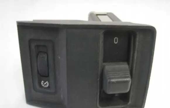 BMW 5 E34 Central console control unit 1384005