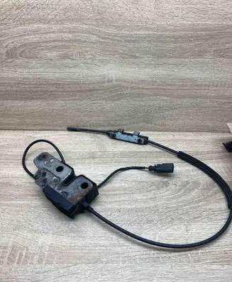 Volkswagen Golf V Engine bonnet/hood lock/catch 3C1623509D